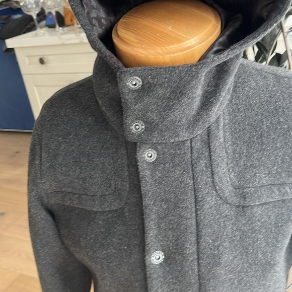 EUC Burton jacket - Picture 4 of 17